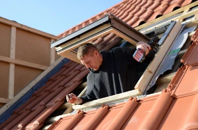 Pose de fenêtres de toit Velux à Livers-Cazelles